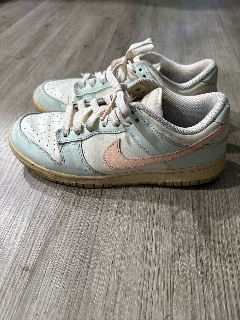 Nike Dunk Low "Barely Green" sneakers - Picture 2 of 2